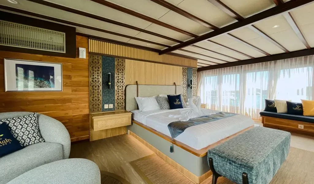 Royal Master Jacuzzi Suite - Image 1